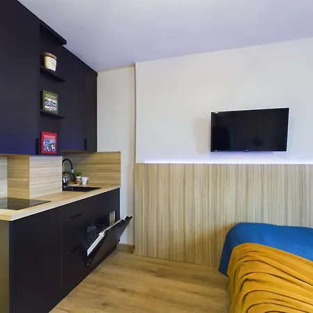 Modern Air-conditioned By Renters דירה *
