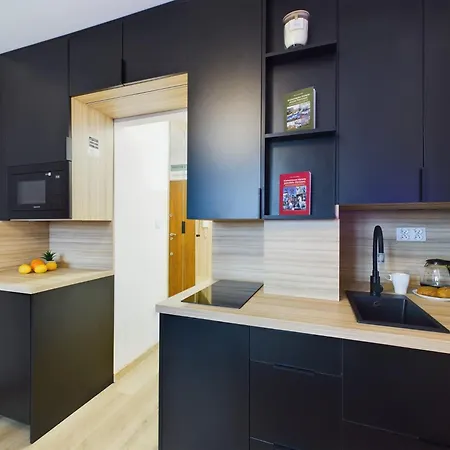 Modern Air-conditioned By Renters